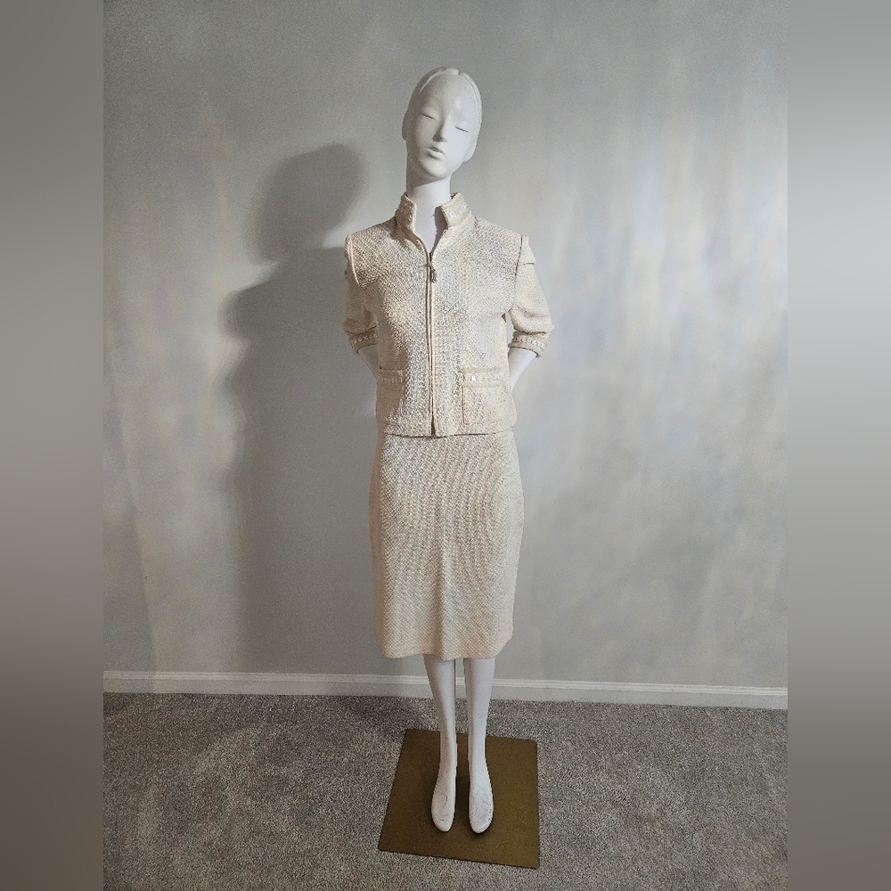 Elegant St. John Marie Gray Knit Jacket and Skirt
